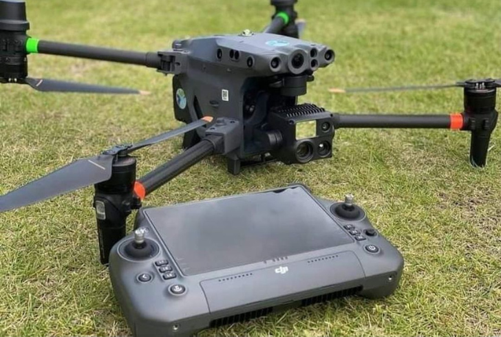 Thermal drones typically feature gimbals for image stabilization and full 360-degree rotation.